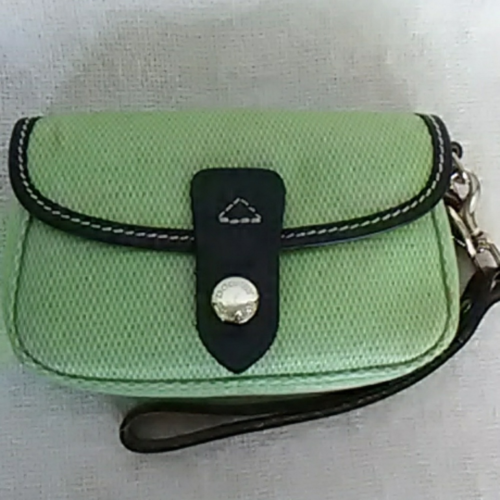 ⏳Clearance - Authentic Dooney & Bourke wristlet
